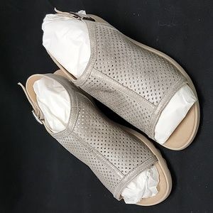 Sesto Meucci women's size 7.5 opal sandals